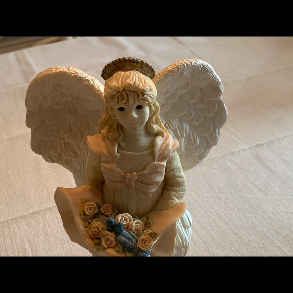UNITED DESIGN ANGEL FIGURINE #4567 (9”) - Picture 2 of 6